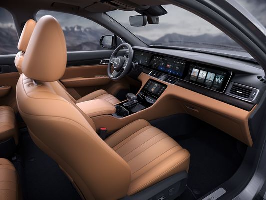 220km/h প্লাগ ইন হাইব্রিড SUV 700Km রেঞ্জ ফোর স্ক্রীন ছয় সিটার ইলেকট্রিক গাড়ি