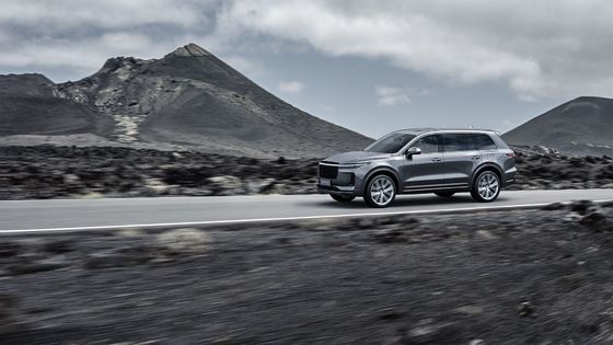 220km/h প্লাগ ইন হাইব্রিড SUV 700Km রেঞ্জ ফোর স্ক্রীন ছয় সিটার ইলেকট্রিক গাড়ি