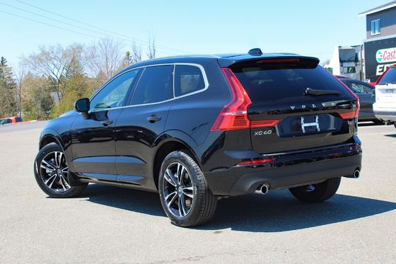 4 চাকার মাঝারি বৈদ্যুতিক গাড়ি 4WD 180Km/H সর্বোচ্চ শক্তি 184KW Volvo XC60 B5