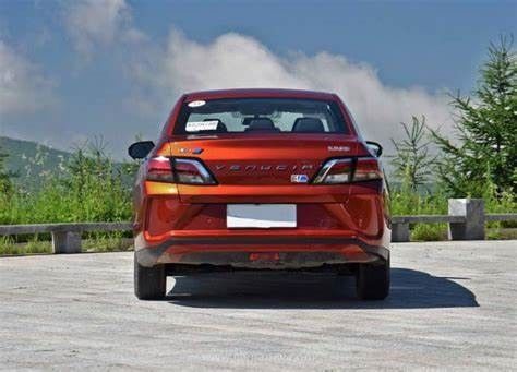 ডংফেং নিসান ভেনুসিয়া ডি60 ইভি 2500 মিমি - 3000 মিমি হুইলবেস বাম হাতের ড্রাইভ গাড়ি