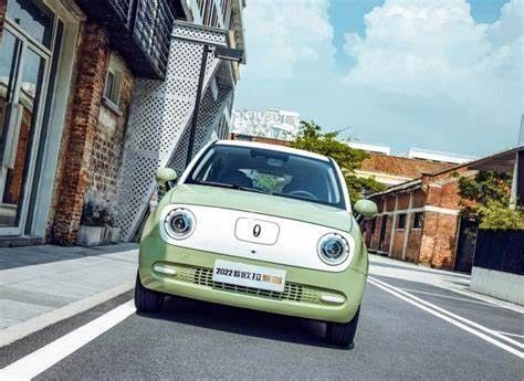 351KM ইলেকট্রিক মিনি ইভি কার অয়লার ব্ল্যাক ক্যাট নতুন শক্তির যান 102কিমি/ঘন্টা মহিলাদের জন্য