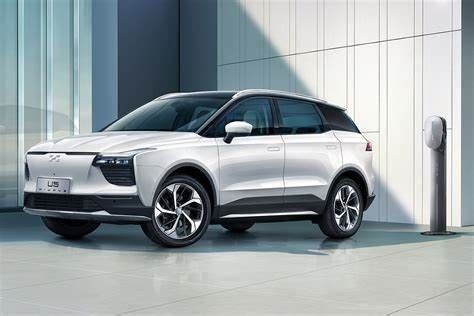 160Km/H গতিতে 403km দীর্ঘ পরিসরের বিশুদ্ধ বৈদ্যুতিক গাড়ি AIWAYS U5