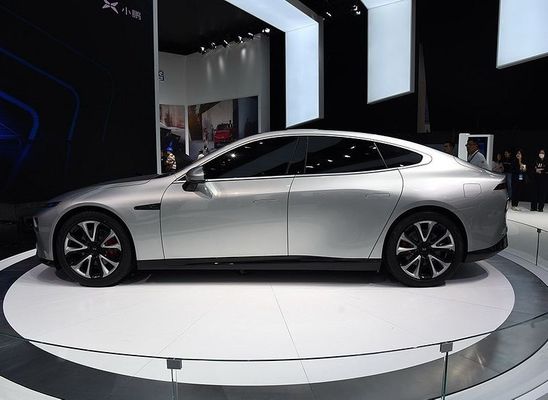 ইন্টেলিজেন্ট লিমুজিন ইলেকট্রিক কার Xpeng P7 Nedc 2WD 4WD 480 586 670 706km রেঞ্জ