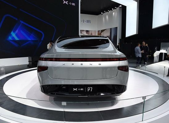 ইন্টেলিজেন্ট লিমুজিন ইলেকট্রিক কার Xpeng P7 Nedc 2WD 4WD 480 586 670 706km রেঞ্জ