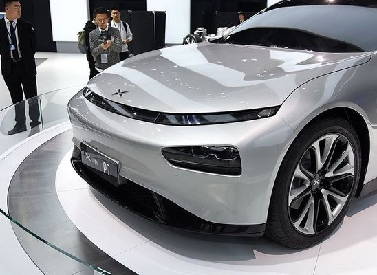 ইন্টেলিজেন্ট লিমুজিন ইলেকট্রিক কার Xpeng P7 Nedc 2WD 4WD 480 586 670 706km রেঞ্জ