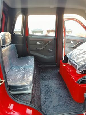 পেট্রল চালিত বন্ধ মোটরযুক্ত যাত্রীবাহী ট্রাইসাইকেল মাল্টি রঙের সাথে সর্বোচ্চ গতি 70 কিমি / ঘন্টা