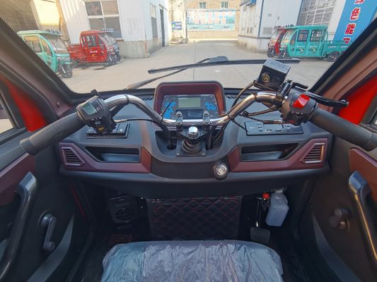 পেট্রল চালিত বন্ধ মোটরযুক্ত যাত্রীবাহী ট্রাইসাইকেল মাল্টি রঙের সাথে সর্বোচ্চ গতি 70 কিমি / ঘন্টা