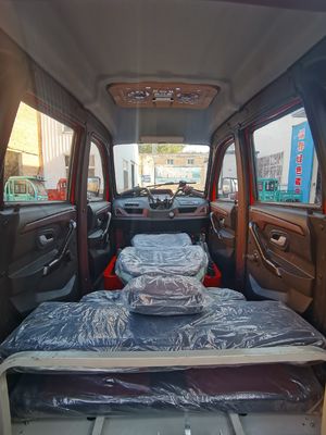 পেট্রল চালিত বন্ধ মোটরযুক্ত যাত্রীবাহী ট্রাইসাইকেল মাল্টি রঙের সাথে সর্বোচ্চ গতি 70 কিমি / ঘন্টা