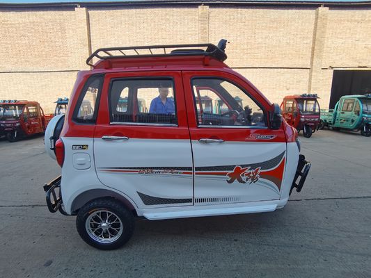 পেট্রল চালিত বন্ধ মোটরযুক্ত যাত্রীবাহী ট্রাইসাইকেল মাল্টি রঙের সাথে সর্বোচ্চ গতি 70 কিমি / ঘন্টা