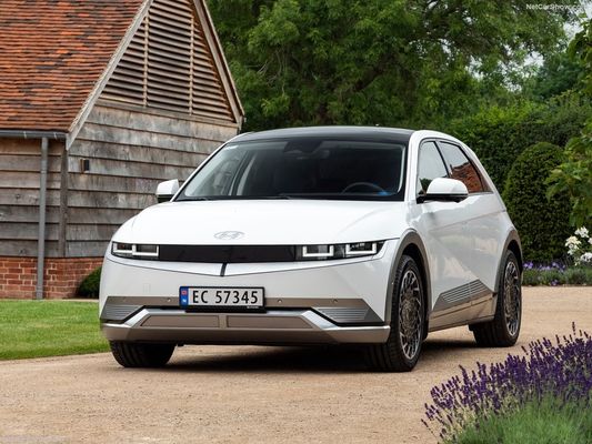 হুন্ডাই আইওনিক ৫ এর নতুন সম্পূর্ণ বৈদ্যুতিক গাড়ি পরিবার চারু, ভবিষ্যৎমুখী নকশা সহ ৪৩০ কিলোমিটার রেঞ্জ