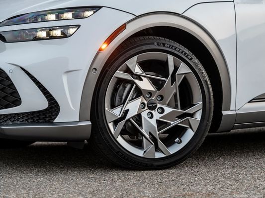 জেনেসিস জিভি৬০ আপমার্কেট অল ইলেকট্রিক ফ্যামিলি কার ৭৬.৪ কিলোওয়াট ব্যাটারি ৩৫০ এনএম টর্ক বুস্ট অ্যান্ড ড্রিফট মডেল