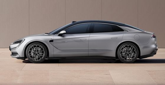 PRESALE 2024 নতুন ইভি গাড়ি BYD ইয়াংওয়াং U7 সেডান বায়ু প্রতিরোধের Cd 0.195 240Kw মোটর শক্তি