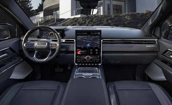 জিএমসি সিয়েরা ইভি ডুয়াল মোটর পাওয়ার ট্রেন 754 পি এর সাথে 9500 পাউন্ড পর্যন্ত টেনে আনতে এবং 1300 পাউন্ড পর্যন্ত বহন করতে পারে