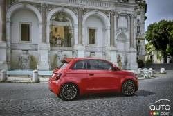 2024 FIAT 500e FWD মিনি ইলেকট্রিক গাড়ি 42kwh ব্যাটারি 94mph সর্বোচ্চ গতির সাথে