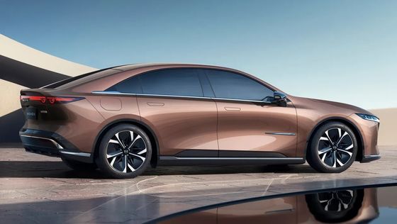 প্রথম পুরোপুরি বৈদ্যুতিক গাড়ি মাজদা ইজেড-৬ হল একটি মসৃণ পিছনের চাকা ড্রাইভ সেডান