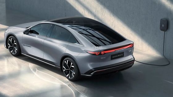 প্রথম পুরোপুরি বৈদ্যুতিক গাড়ি মাজদা ইজেড-৬ হল একটি মসৃণ পিছনের চাকা ড্রাইভ সেডান