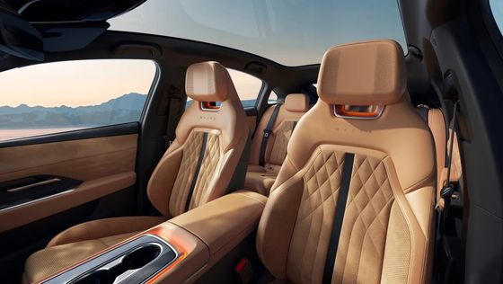 প্রথম পুরোপুরি বৈদ্যুতিক গাড়ি মাজদা ইজেড-৬ হল একটি মসৃণ পিছনের চাকা ড্রাইভ সেডান