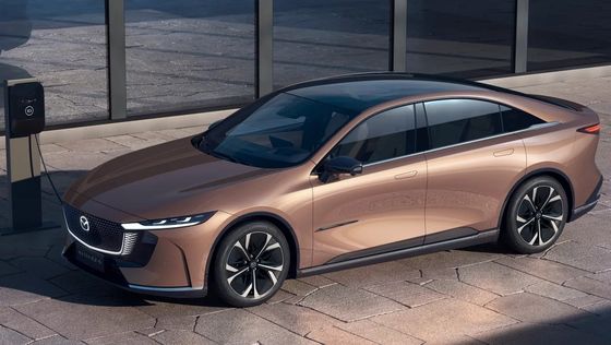 প্রথম পুরোপুরি বৈদ্যুতিক গাড়ি মাজদা ইজেড-৬ হল একটি মসৃণ পিছনের চাকা ড্রাইভ সেডান