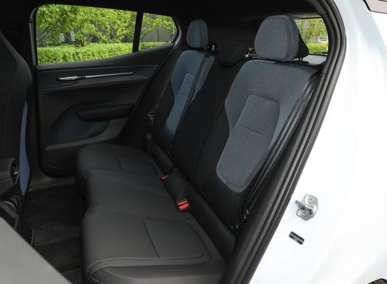 বিশুদ্ধ বৈদ্যুতিক ভলভো ইলেকট্রিক এসইউভি এক্স৩০ ৪১০ কিলোমিটার দীর্ঘ পরিসীমা আরডব্লিউডি কোর এডিশন ২৭২ পিএস এবং ৩৪৩ এন.এম মোটর পাওয়ারের টর্ক সহ