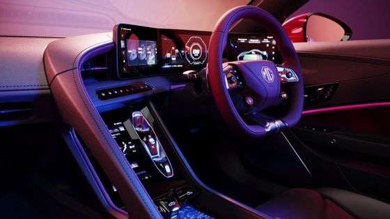 এম জি সাইবারস্টার ট্রফি অল ইলেকট্রিক স্পোর্টস কার একটি সুস্থ ৩৩৫ বিএইচপি এবং ৩৫০ পাউন্ড ফুট টর্ক, ৩৩৬ মাইল রেঞ্জ ৭৭ কিলোওয়াট ব্যাটারির নিচে