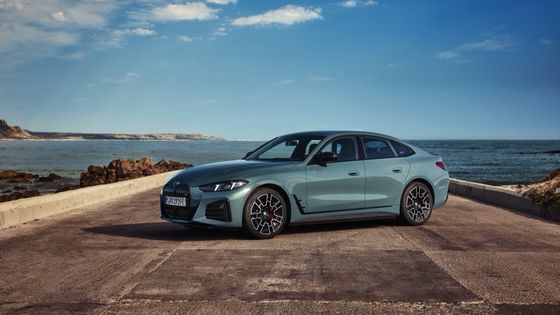 বিশুদ্ধ বৈদ্যুতিক গাড়ি উচ্চ পারফরম্যান্স 450km পরিসীমা বিএমডাব্লু আই 4 ত্বরণ 0-100km / h এ 3.9s 225km / h সর্বোচ্চ গতি 400kw শক্তি