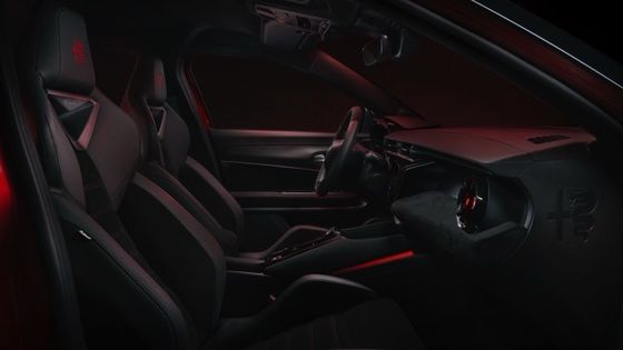 প্রথম ইভি কমপ্যাক্ট গাড়ি আলফা রোমিও জুনিয়র ইলেকট্রিক ৫৪.৮ কিলোওয়াট ব্যাটারি এবং সর্বোচ্চ শক্তি ১৫৮ কিলোওয়াট, ৩৪৫ মাইল পর্যন্ত রেঞ্জ