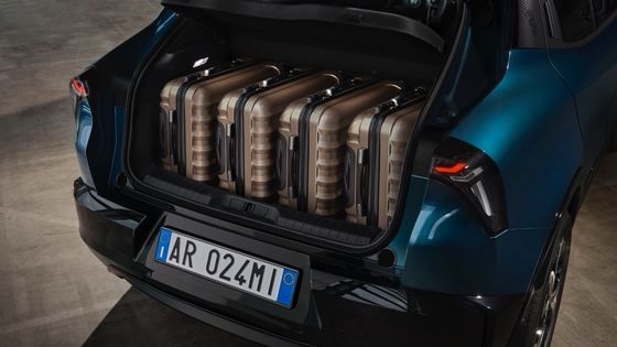 প্রথম ইভি কমপ্যাক্ট গাড়ি আলফা রোমিও জুনিয়র ইলেকট্রিক ৫৪.৮ কিলোওয়াট ব্যাটারি এবং সর্বোচ্চ শক্তি ১৫৮ কিলোওয়াট, ৩৪৫ মাইল পর্যন্ত রেঞ্জ