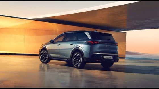 প্রিসেল 2024 Peugeot E-5008 এসইউভি 500km পরিসীমা 326 অশ্বশক্তি (240 KW) ডুয়াল মোটর AWD খাঁটি বৈদ্যুতিক যানবাহন