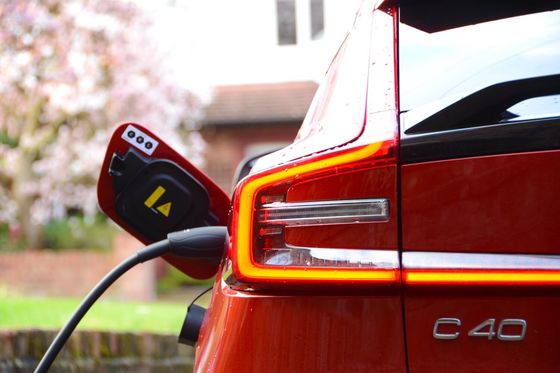 ওল্টপ 326 মাইল 4.7 সেকেন্ডের ত্বরণ 0-62mph 408hp মোটর অশ্বশক্তি সহ অল-রাউন্ড ইভি ভলভো EC40 আলটিমেট টুইন মোটর