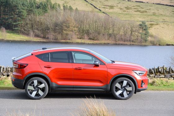 ওল্টপ 326 মাইল 4.7 সেকেন্ডের ত্বরণ 0-62mph 408hp মোটর অশ্বশক্তি সহ অল-রাউন্ড ইভি ভলভো EC40 আলটিমেট টুইন মোটর