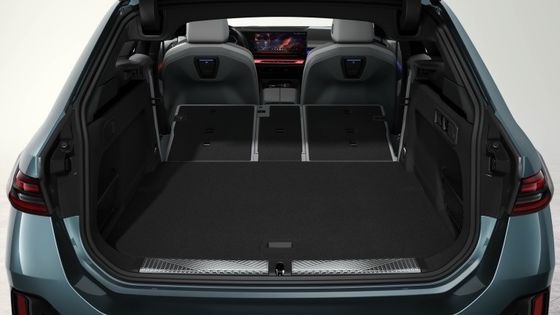 সর্বশেষ ইভি গাড়ি সমন্বয় 84.4kWh ব্যাটারি 329মাইল পরিসীমা সঙ্গে 335bhp/430Nm এ BMW i5 Touring eDrive40 একক গতির RWD