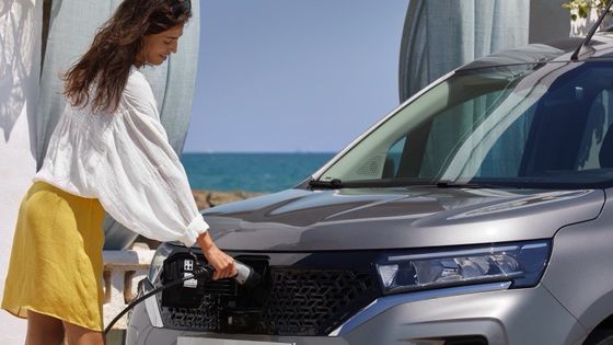 আরামদায়ক ড্রাইভিং পজিশন এবং ব্যবহারিক কেবিন সঙ্গে ভাল মান নিসান টাউনস্টার MPV Pure Ev সঙ্গে WLTP 285km