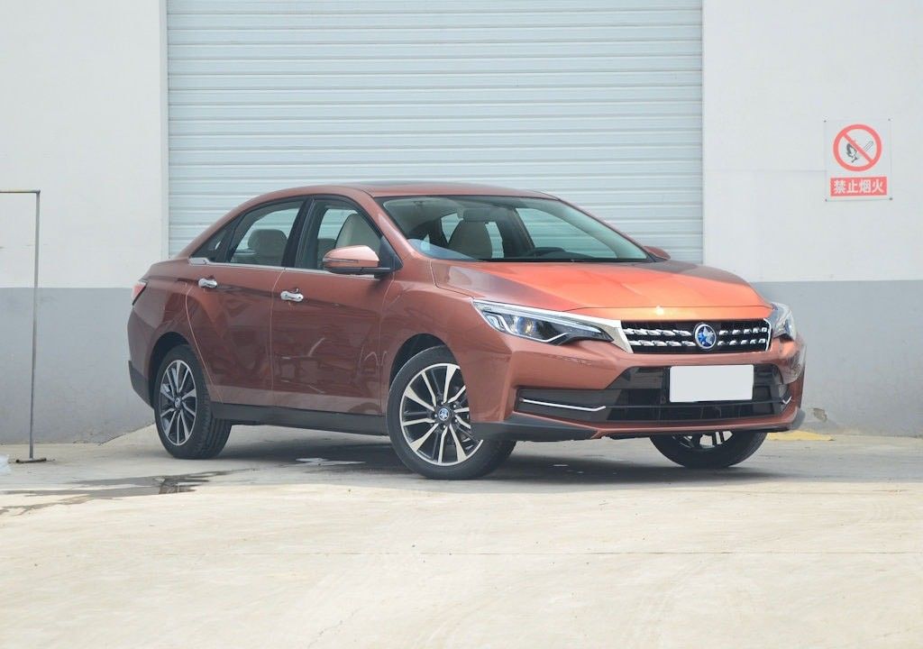 ডংফেং নিসান ভেনুসিয়া ডি60 ইভি 2500 মিমি - 3000 মিমি হুইলবেস বাম হাতের ড্রাইভ গাড়ি