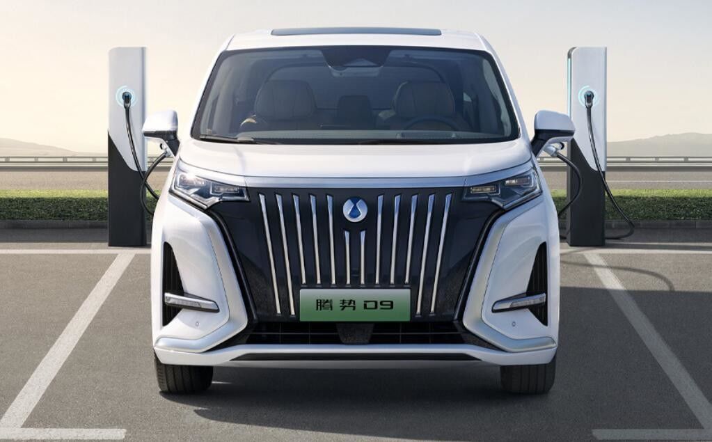 Denza D9 MPV EV কার 571nm লিথিয়াম আয়রন ব্যাটারি 4WD বৈদ্যুতিক SUV 180km/h