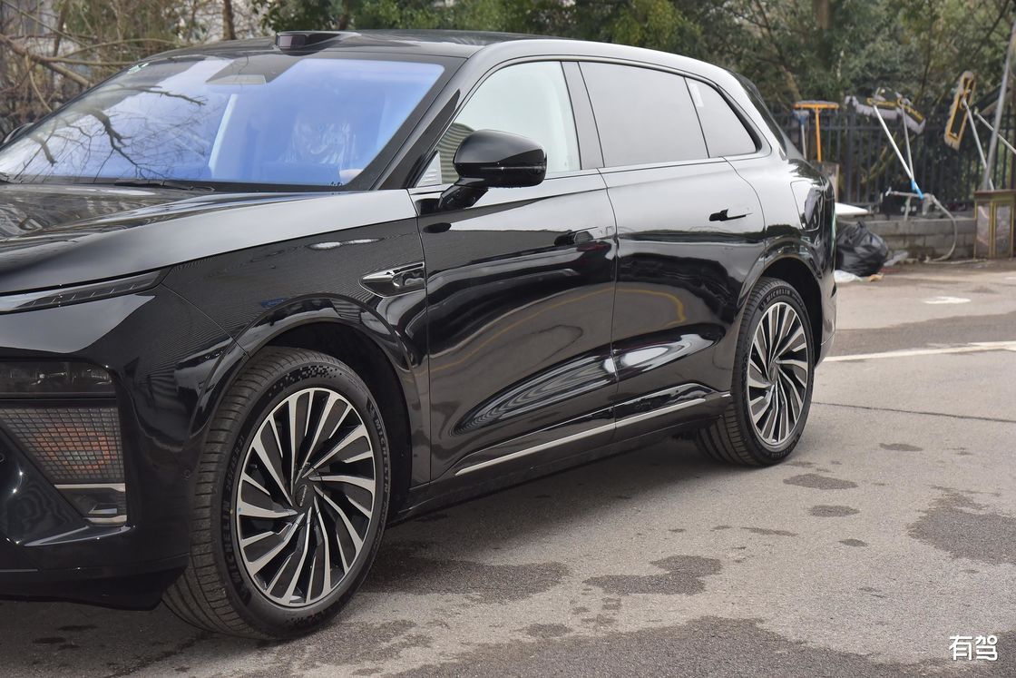 সর্বশেষ ইভি গাড়ি REEV EXEED ET 200 প্লাস সর্বোচ্চ শক্তি 195kw & 324N.m টর্ক 7.8 সেকেন্ড 0-100km / h ত্বরণ বৈদ্যুতিক যানবাহন