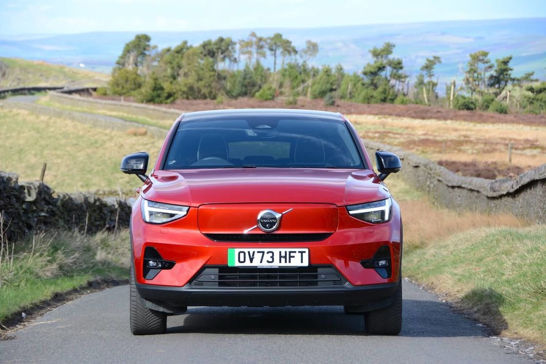 ওল্টপ 326 মাইল 4.7 সেকেন্ডের ত্বরণ 0-62mph 408hp মোটর অশ্বশক্তি সহ অল-রাউন্ড ইভি ভলভো EC40 আলটিমেট টুইন মোটর